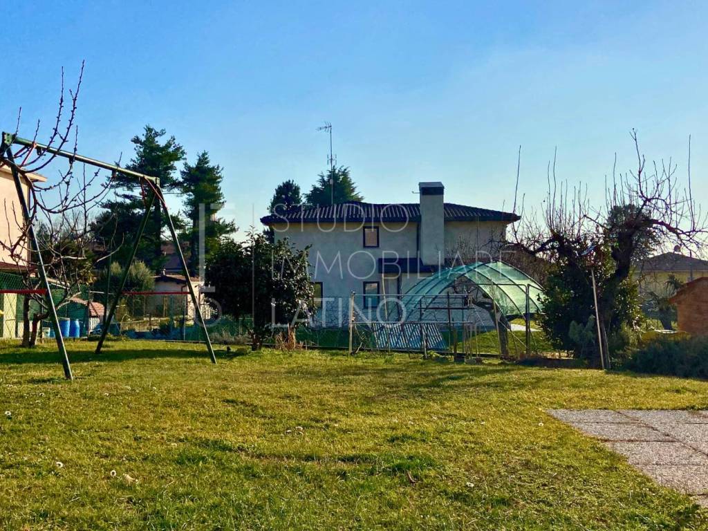 Villa a Sumirago in Via Umberto Locarno, 3 - Foto 5