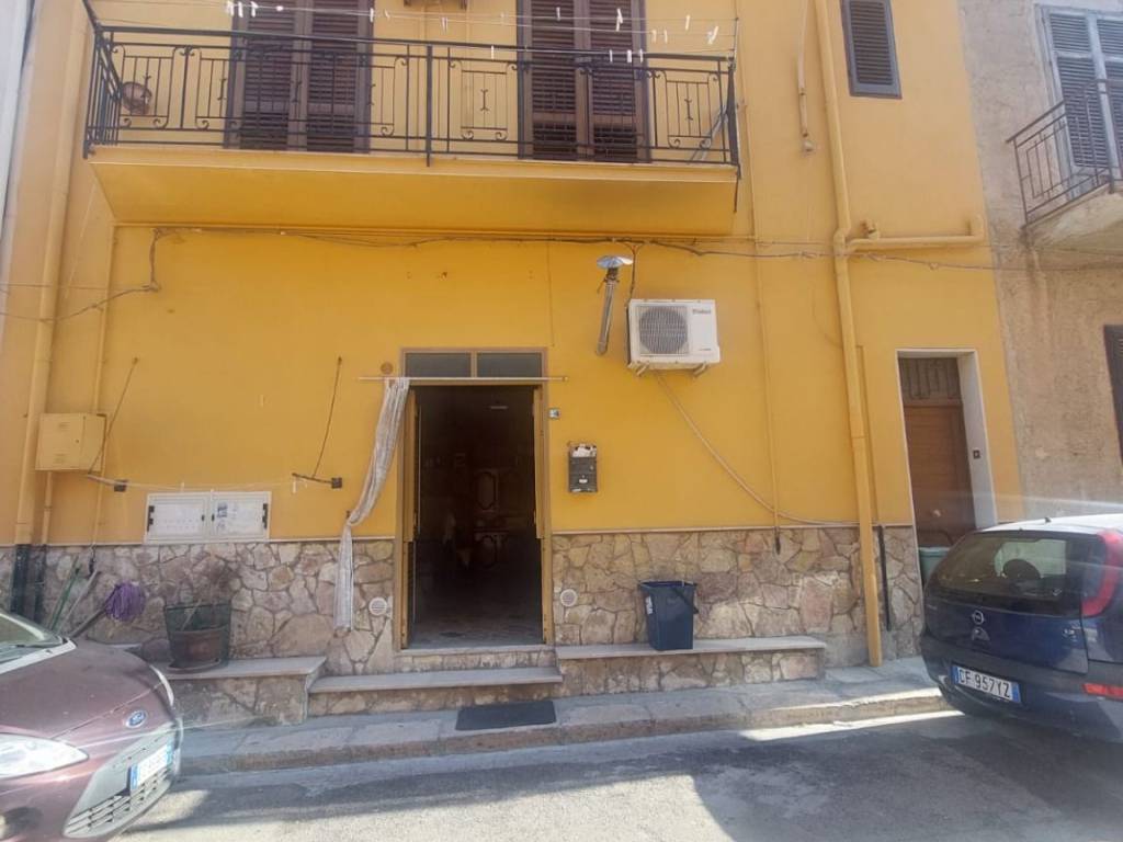 Palazzo / stabile a Balestrate in Via Guardione, 4 - Foto 2