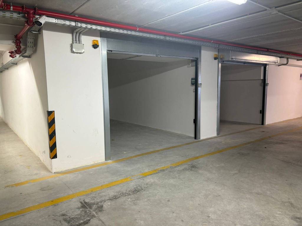 Box / garage a Salerno in Via Raffaele Cantarella, 1 - Foto 2