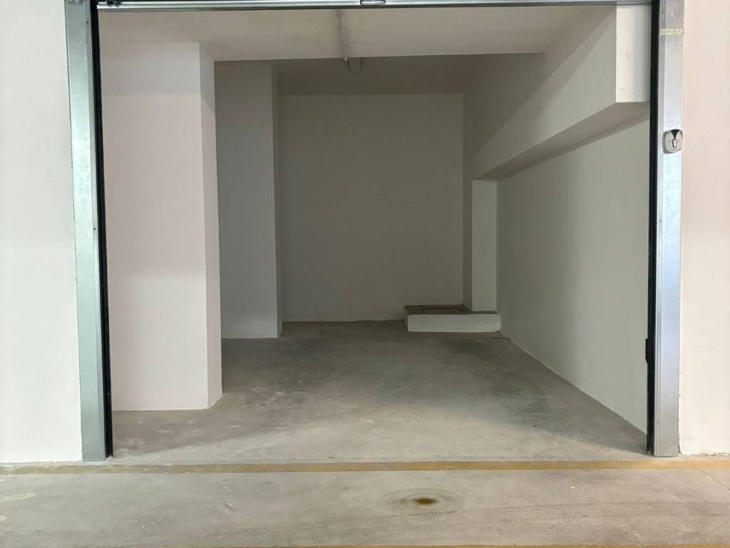 Box / garage a Salerno in Via Raffaele Cantarella, 1 - Foto 3