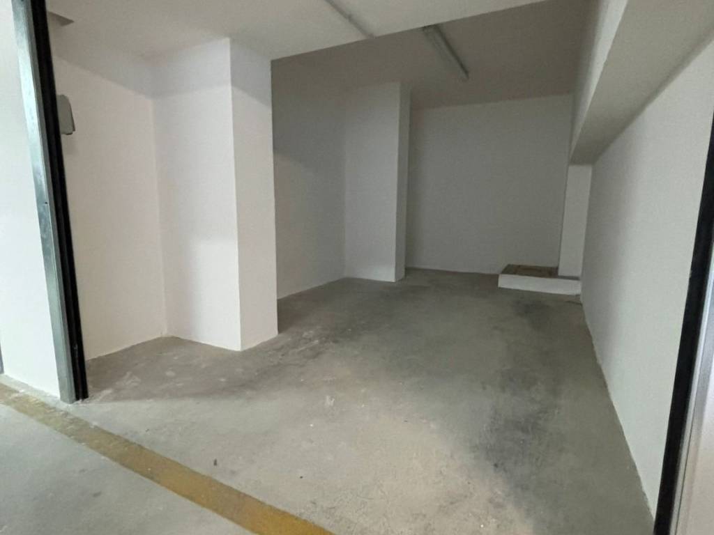 Box / garage a Salerno in Via Raffaele Cantarella, 1 - Foto 4