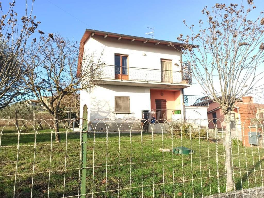Appartamento a Castiglione del lago in Via Piemonte, 24 - Foto 2
