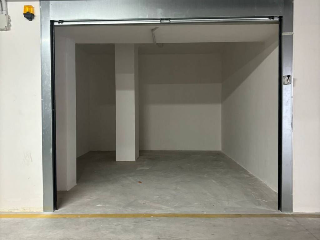 Box / garage a Salerno in Via Raffaele Cantarella, 1 - Foto 4