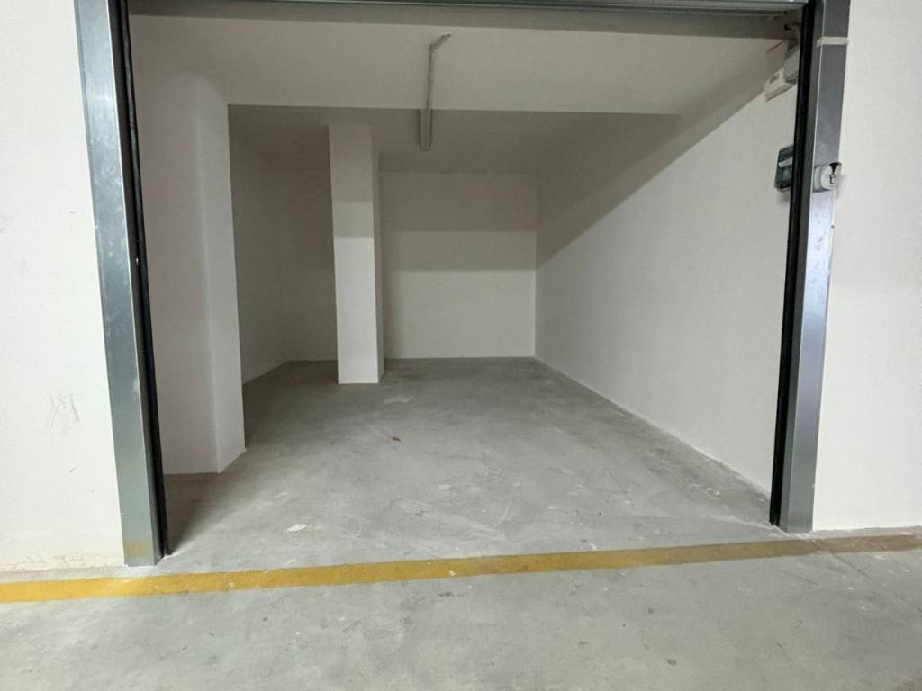 Box / garage a Salerno in Via Raffaele Cantarella, 1 - Foto 5