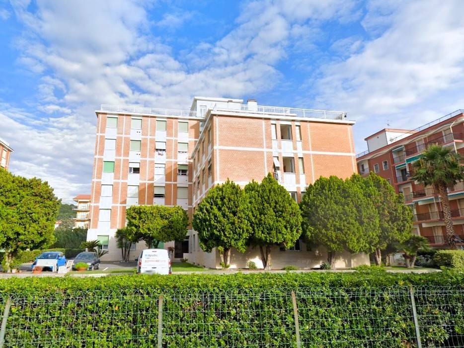 Appartamento a San bartolomeo al mare in Via Aurelia, 82 - Foto 2