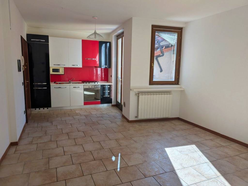 Appartamento a Besano in Via P. Girola, 25 - Foto 2