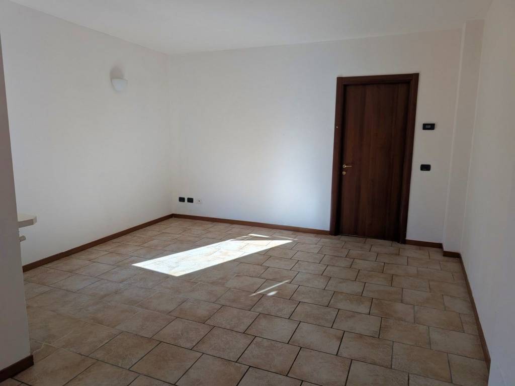Appartamento a Besano in Via P. Girola, 25 - Foto 4