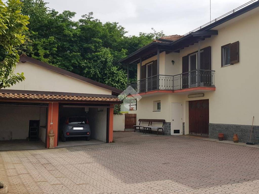 Villa a Castelletto sopra ticino in Via Gesiolo - Foto 2
