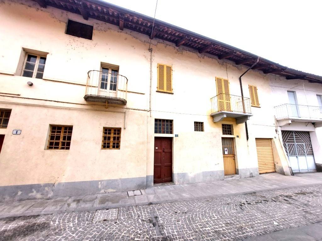 Casa indipendente a Scarnafigi in Piazza Vittorio Emanuele - Foto 2