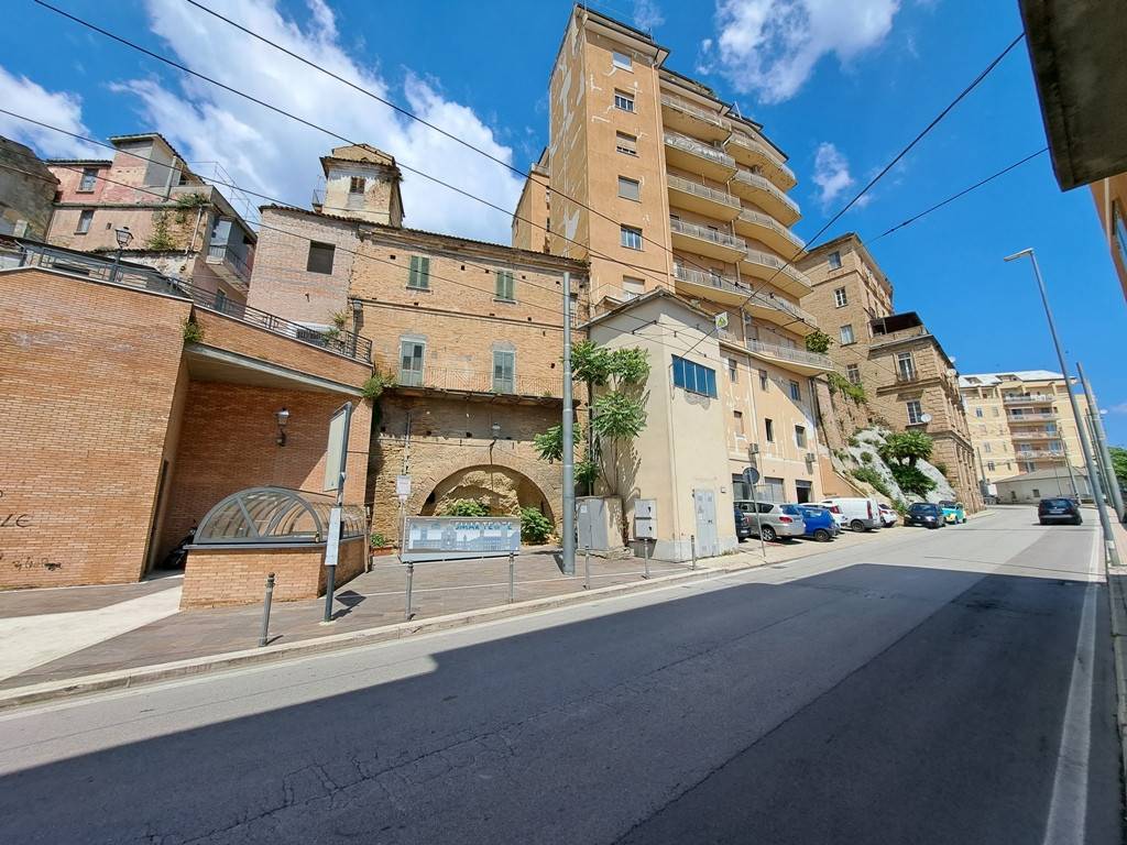 Palazzo / stabile a Chieti in Via Silvino Olivieri, 110 - Foto 2