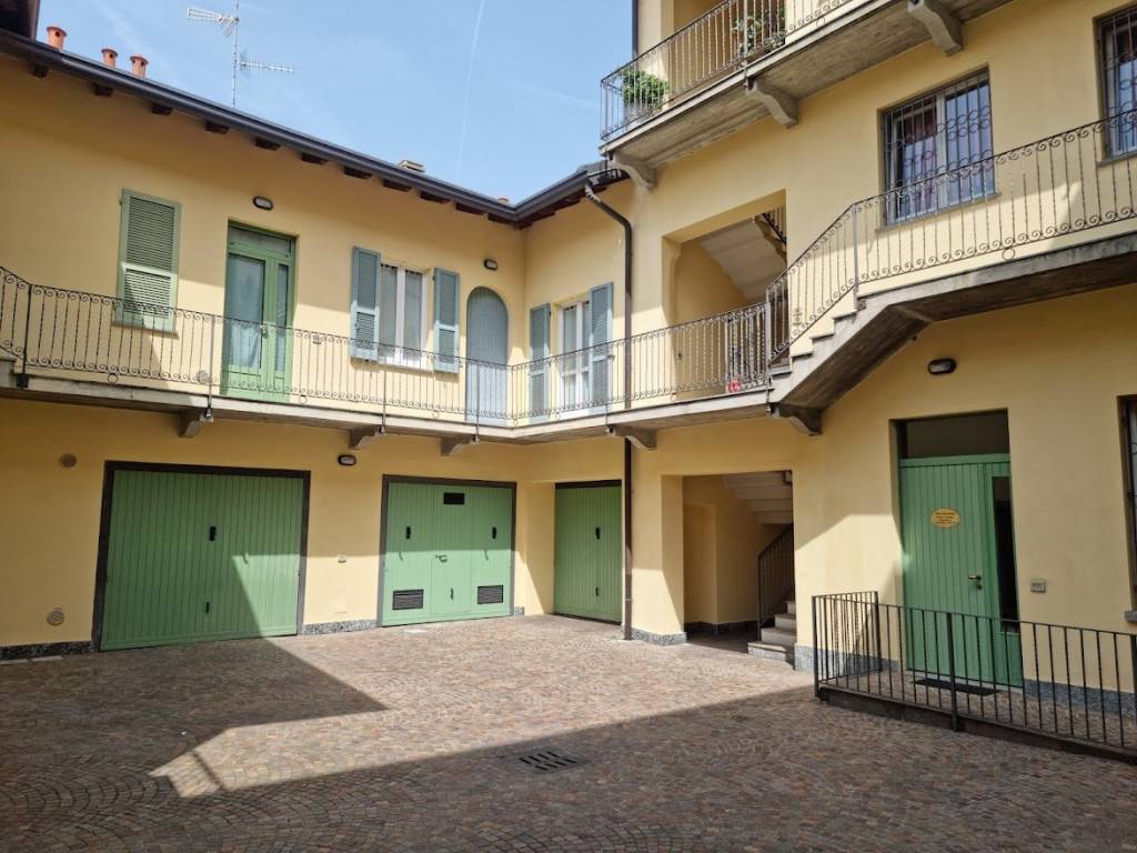 Appartamento a Carnago in Piazza Generale Armando Diaz, 13 - Foto 4
