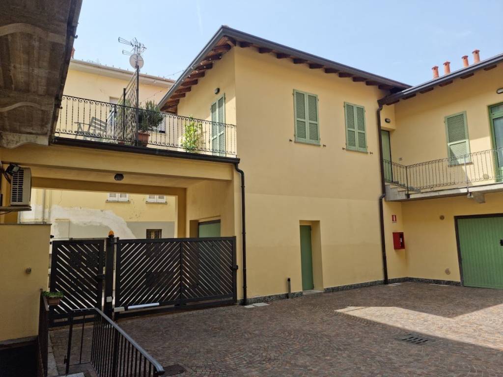 Appartamento a Carnago in Piazza Generale Armando Diaz, 13 - Foto 5