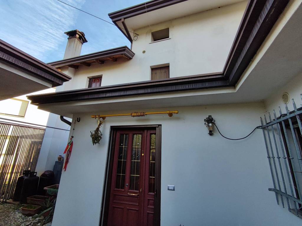 Villa a Cordenons in Via Molini, 35 - Foto 2