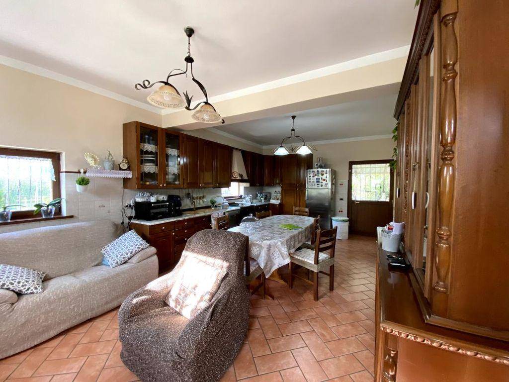 Villa a Castiglione del lago in Via XXV Aprile 3 - Foto 5