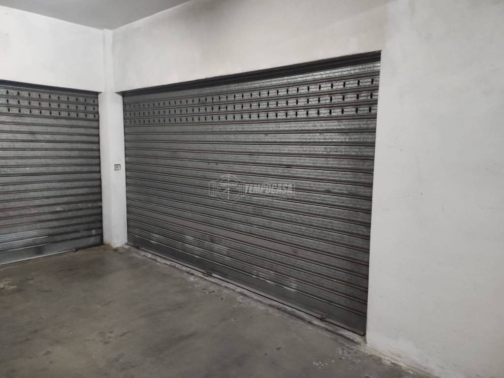 Box / garage a Adelfia in Via DELLA REPUBBLICA 32 - Foto 3