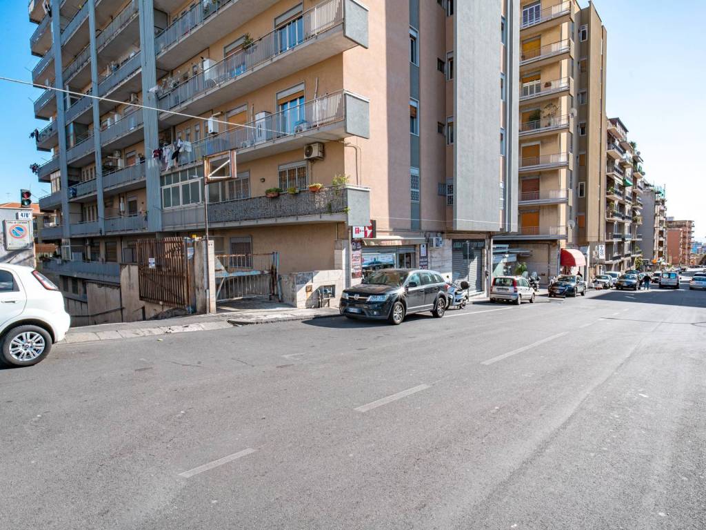 Box / garage a Catania in Via Caronda, 470 - Foto 2