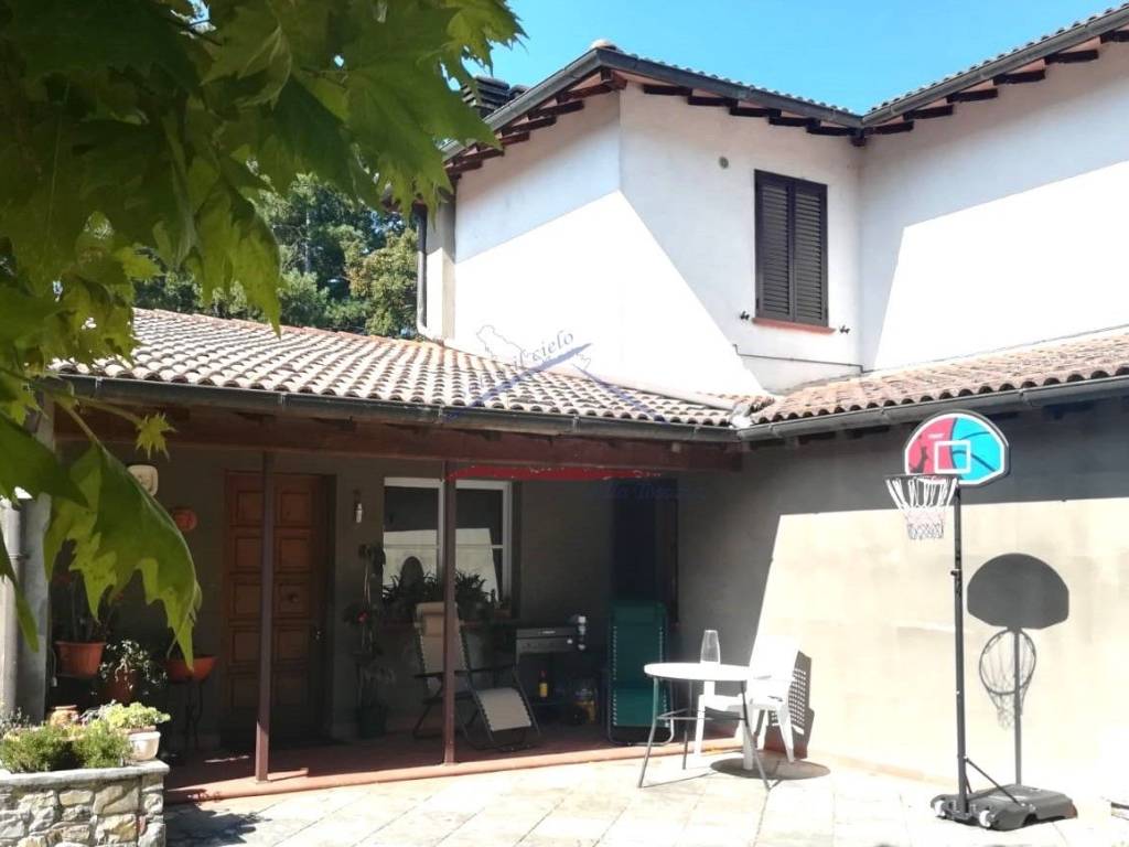 Villa a Poppi in Via Roma - Foto 2