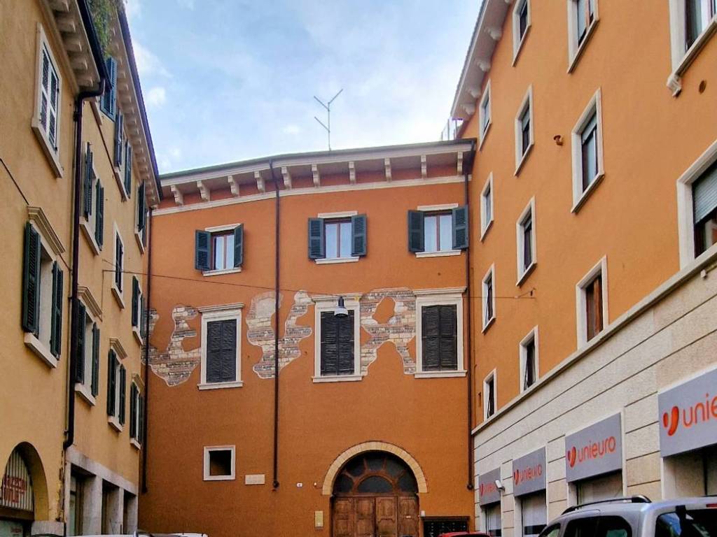 Appartamento a Verona in Piazzetta Serego - Foto 1
