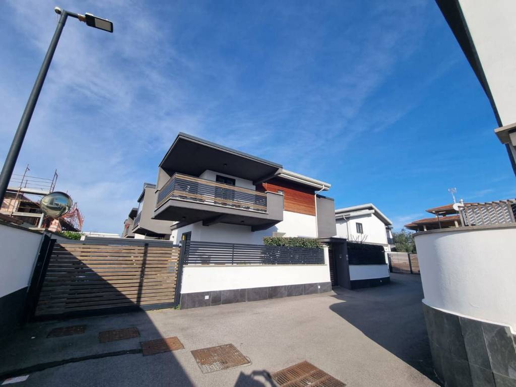 Villetta a schiera a Aprilia in Via Cagliari , 90 - Foto 2