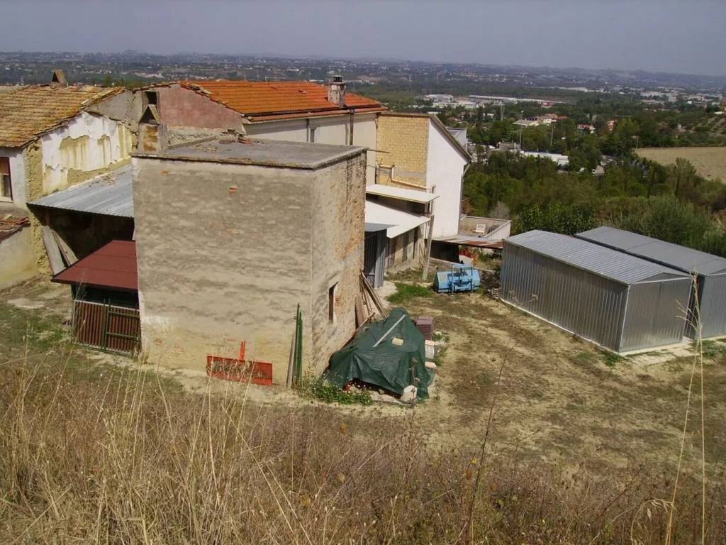 Villa a Chieti in Via Per Popoli S.N.C. - Foto 3