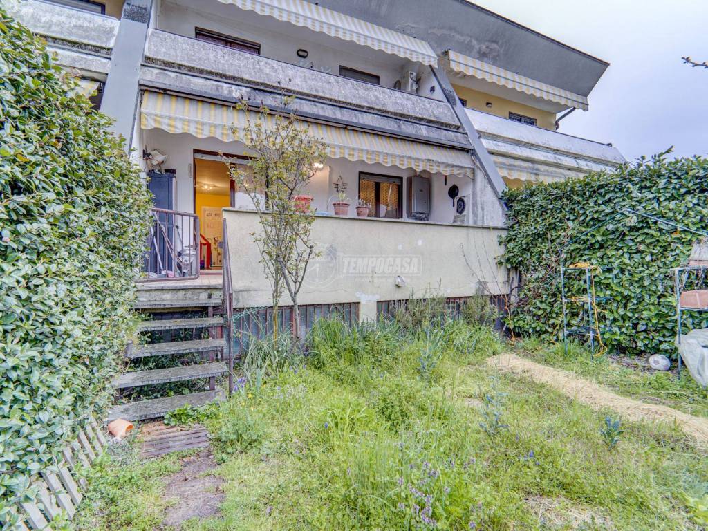 Appartamento a Castelletto sopra ticino in Via Eugenio Montale - Foto 5
