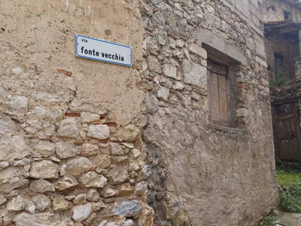 Casa indipendente a Borgorose in Strada Provinciale Borgorose Grotti - Foto 2