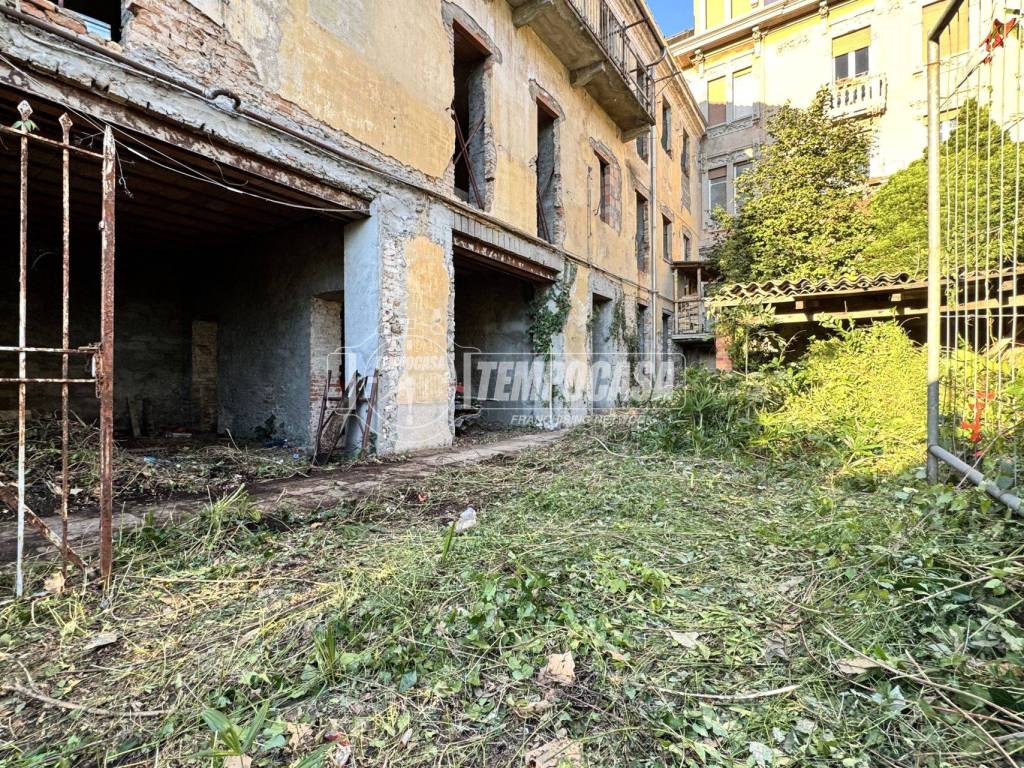 Palazzo / stabile a Biella in Via Santuario D'Oropa - Foto 3