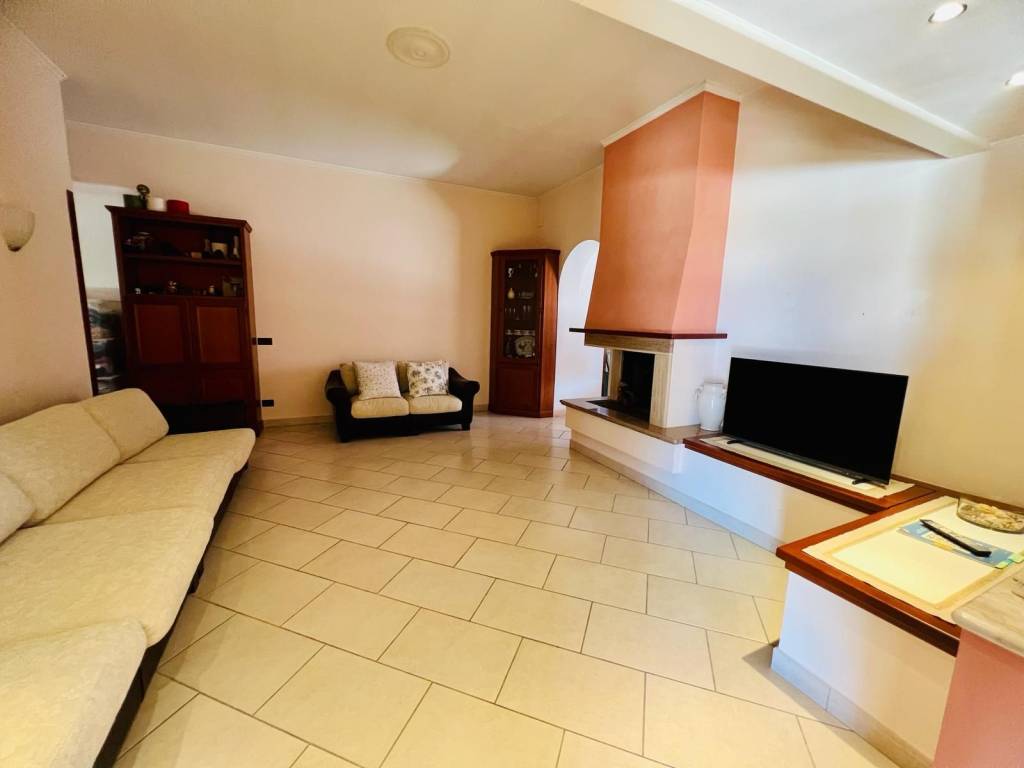 Villa a Aprilia in Via delle Ghiandaie - Foto 2