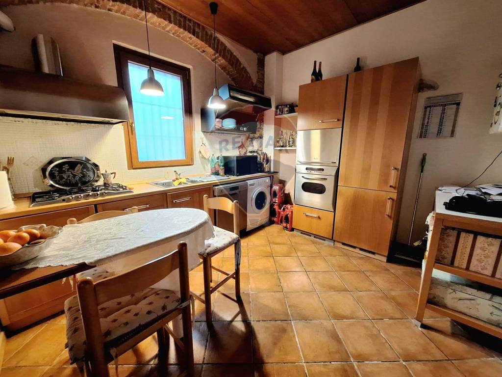 Appartamento a Gavirate in Via Case Nuove, 6 - Foto 2
