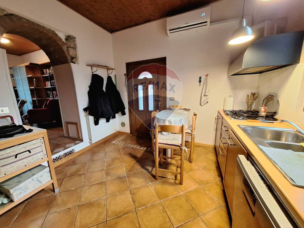 Appartamento a Gavirate in Via Case Nuove, 6 - Foto 4