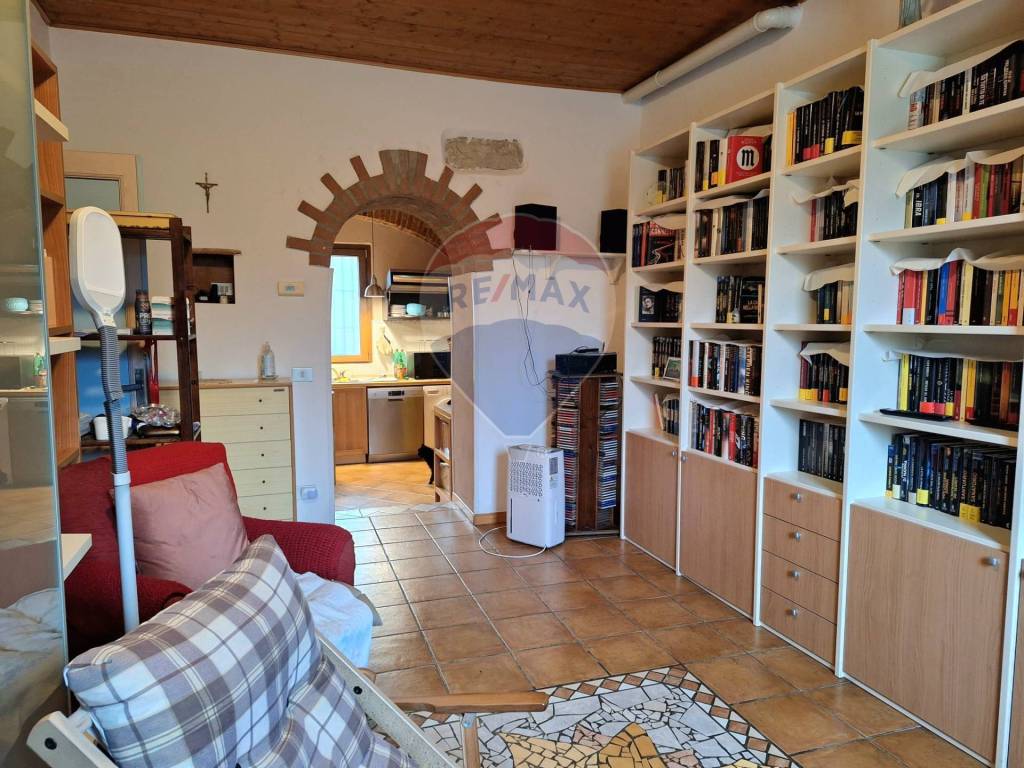 Appartamento a Gavirate in Via Case Nuove, 6 - Foto 5