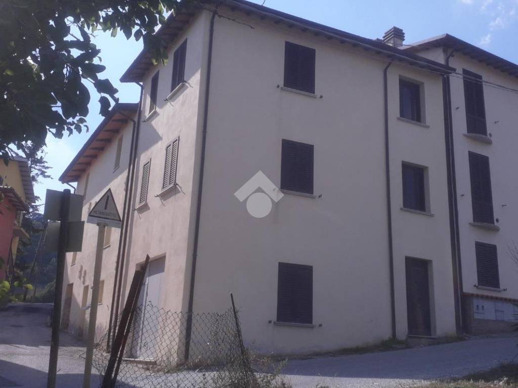 Casa indipendente a Gualdo tadino in Loc. Palazzetto - Foto 2
