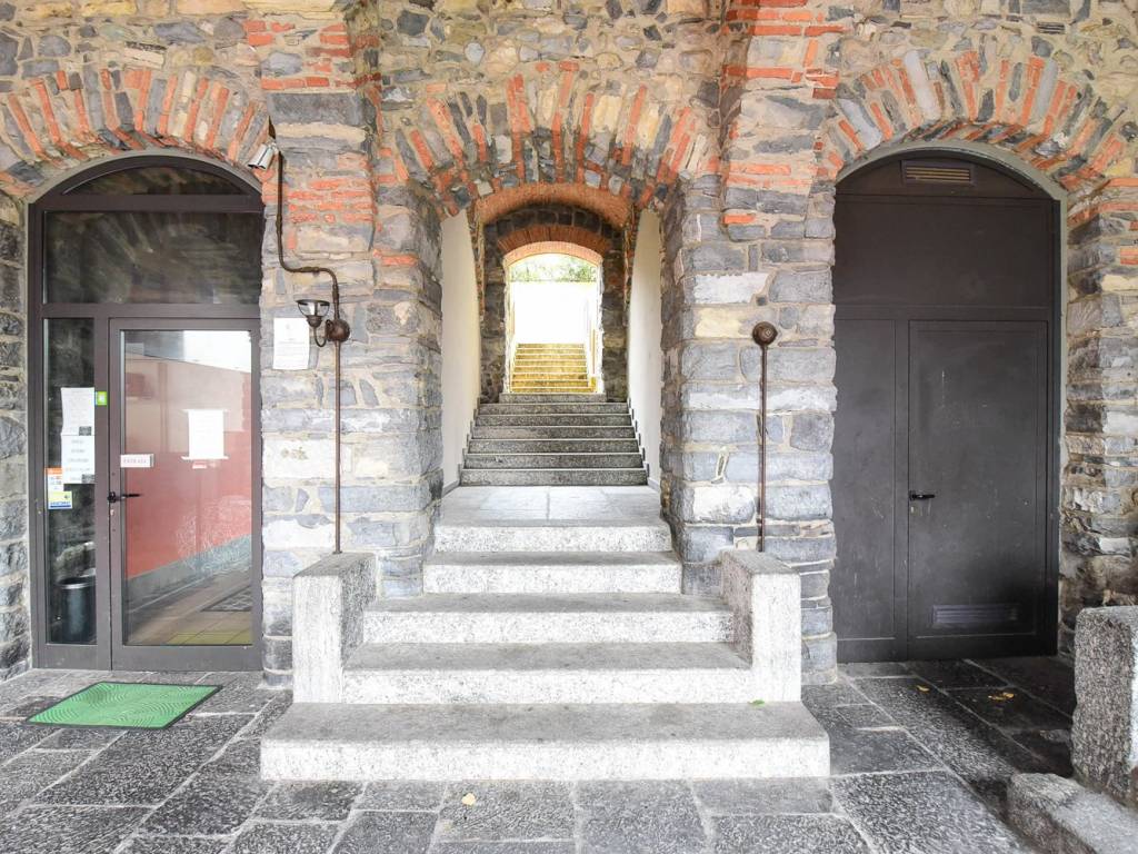 Appartamento a Valmadrera in Via Monsignor Giulio Parmigiani, 30 - Foto 2