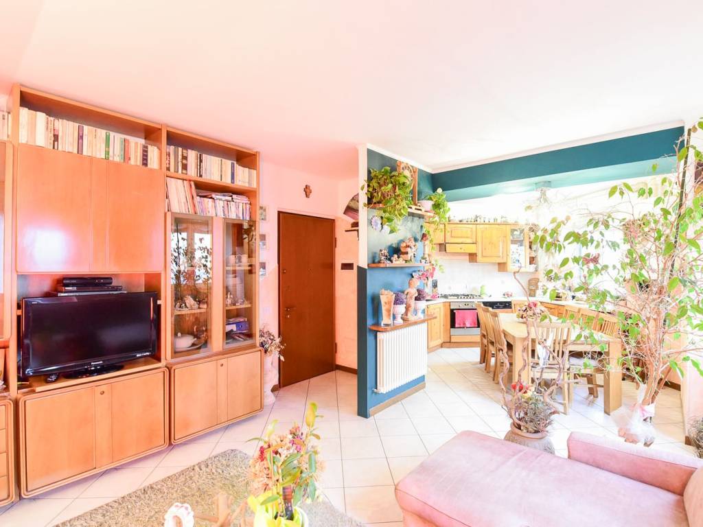 Appartamento a Valmadrera in Via Monsignor Giulio Parmigiani, 30 - Foto 5