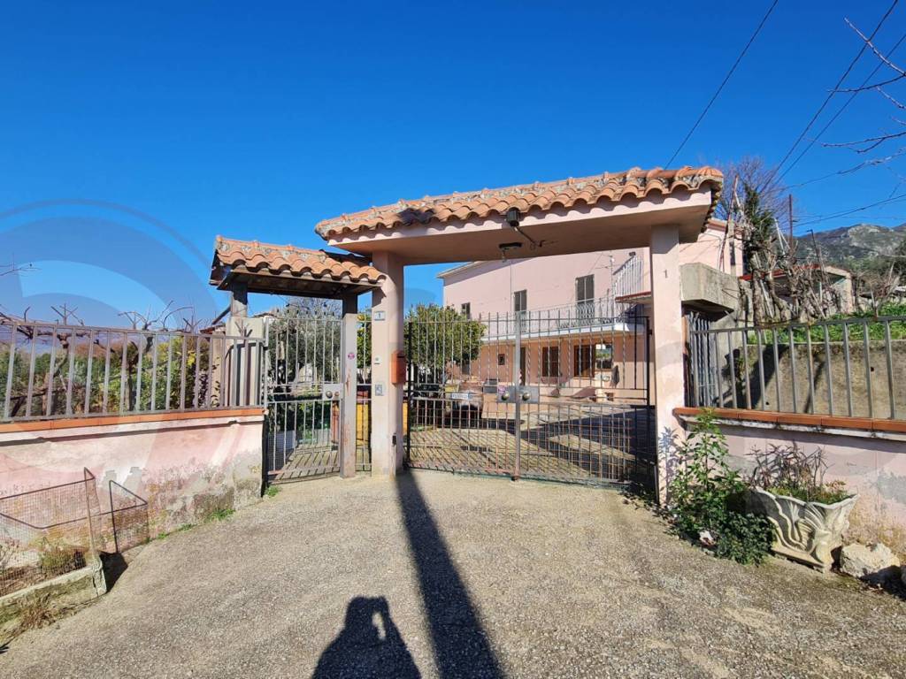 Rustico / casale a Cervaro in Via Degli Ulivi - Foto 2
