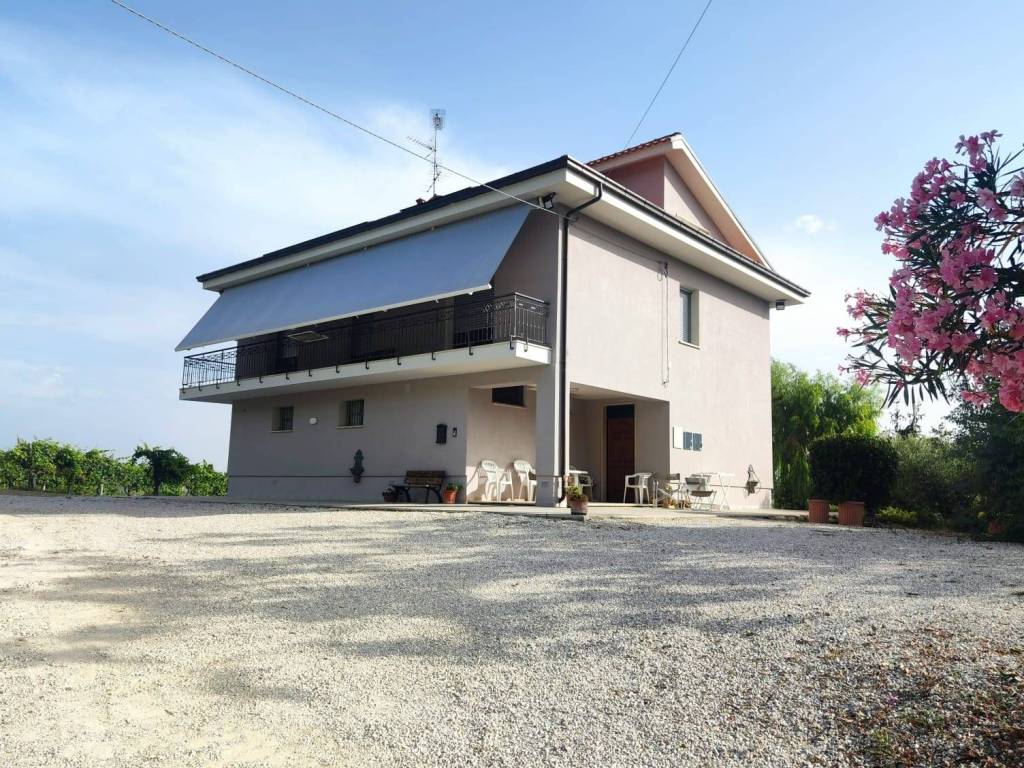 Casa indipendente a Cossignano in Via Peschiera, 1 - Foto 2