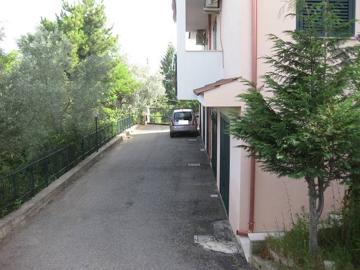 Box / garage a Cosenza in Contrada Timpone degli Ulivi - Foto 4