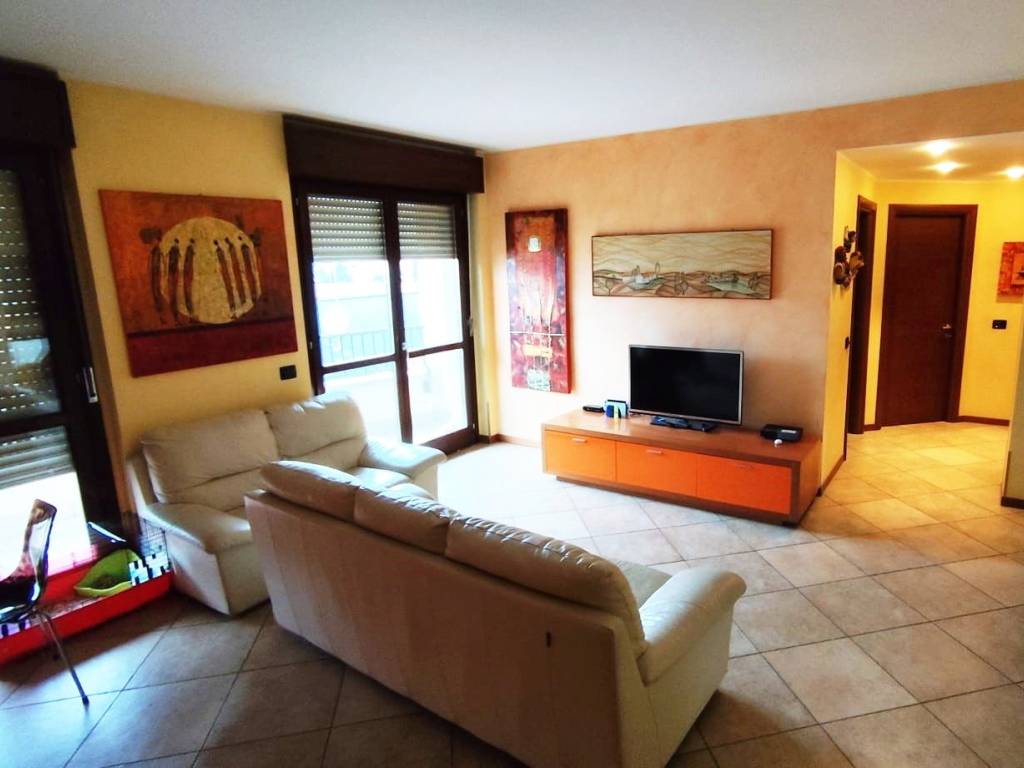 Appartamento a Gorla minore in Via Roma, 11 - Foto 2