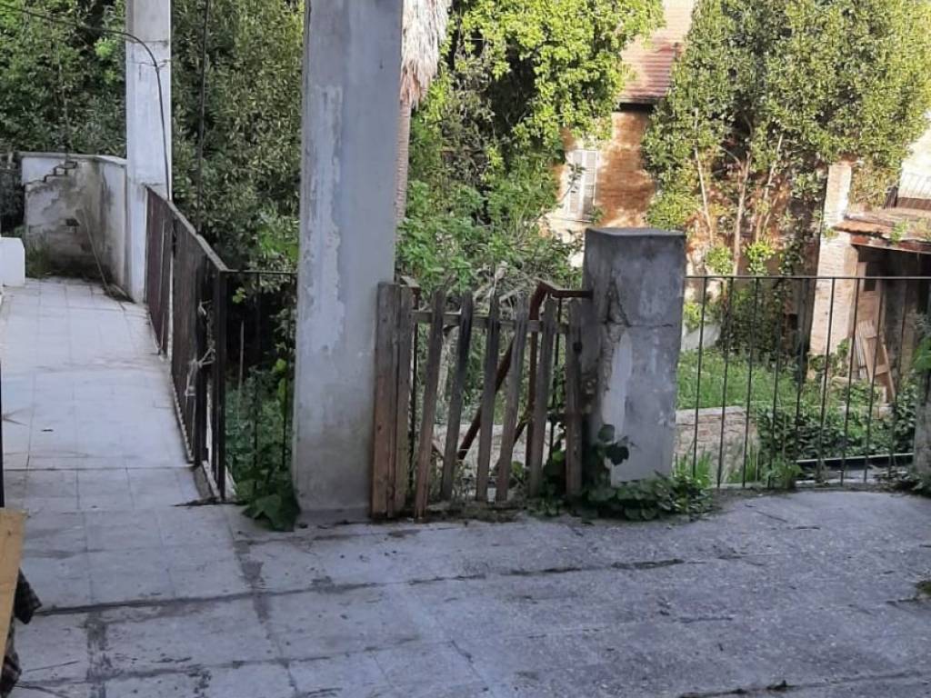 Casa indipendente a Nereto in Via Italo De Berardinis - Foto 2