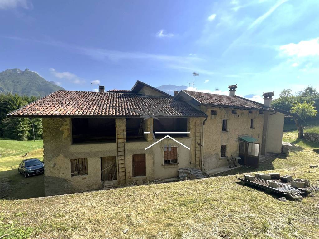 Casa indipendente a Velo d'astico in Via Brocconeo, 5 - Foto 2