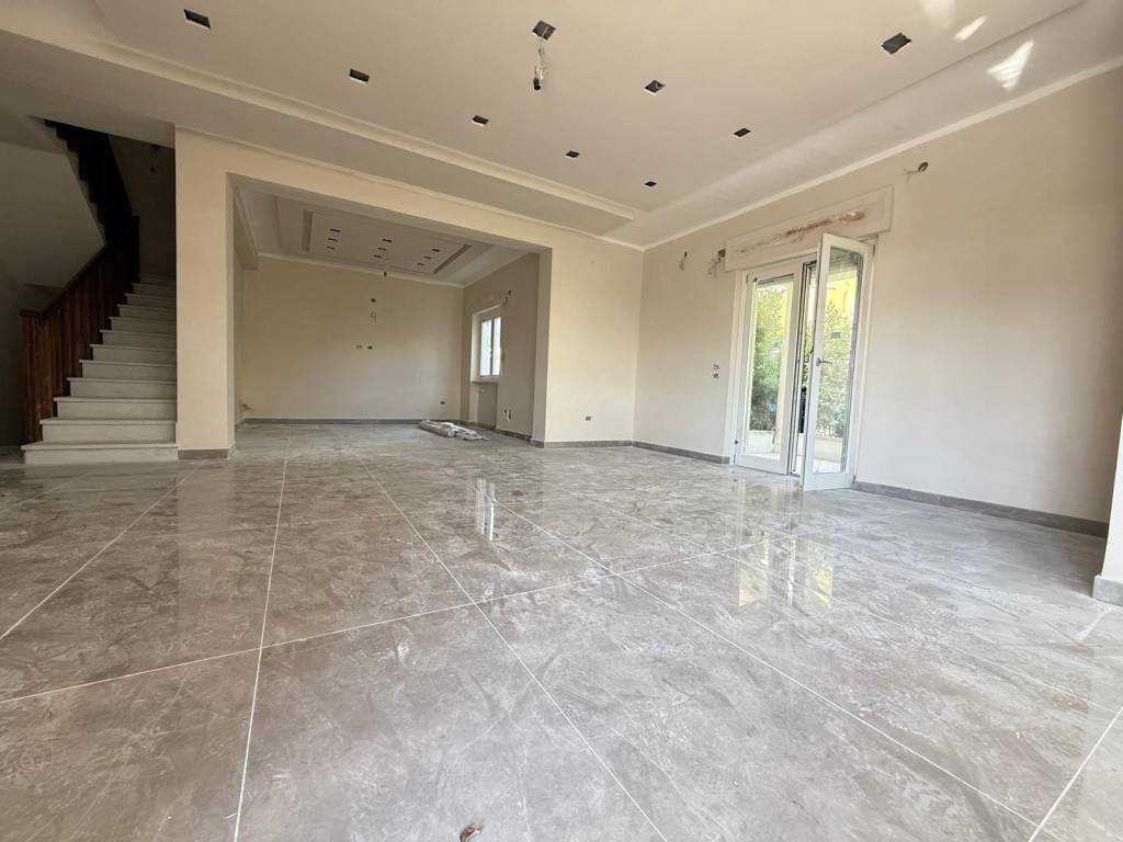 Villa a Caserta in Via Eugenio Ruggiero, 1 - Foto 2