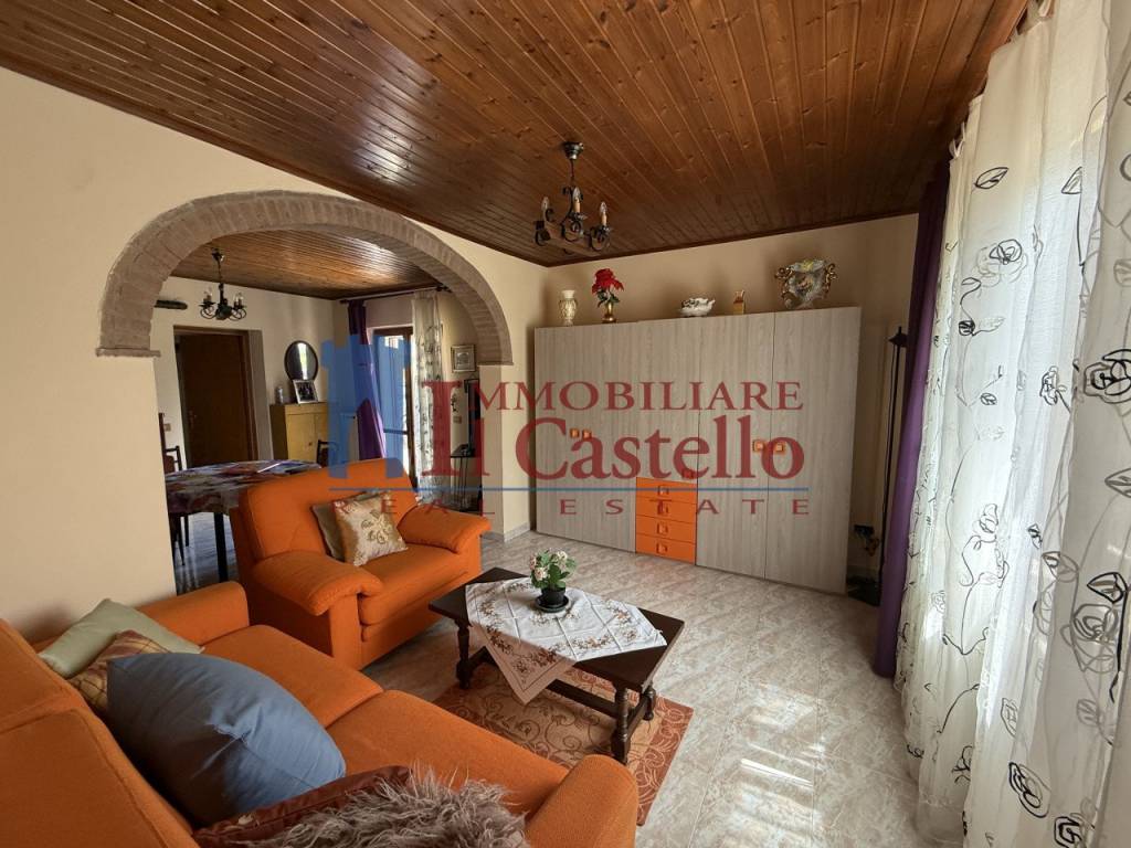 Casa indipendente a Castiglione del lago in Via Giovanni Verga - Foto 2