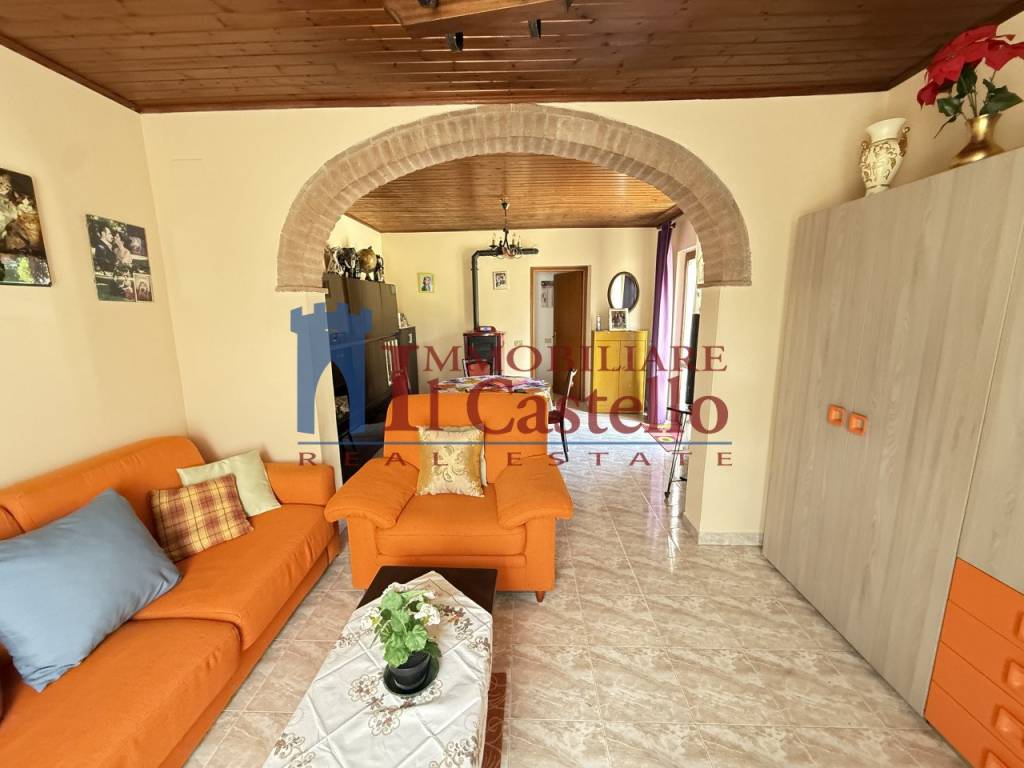Casa indipendente a Castiglione del lago in Via Giovanni Verga - Foto 3