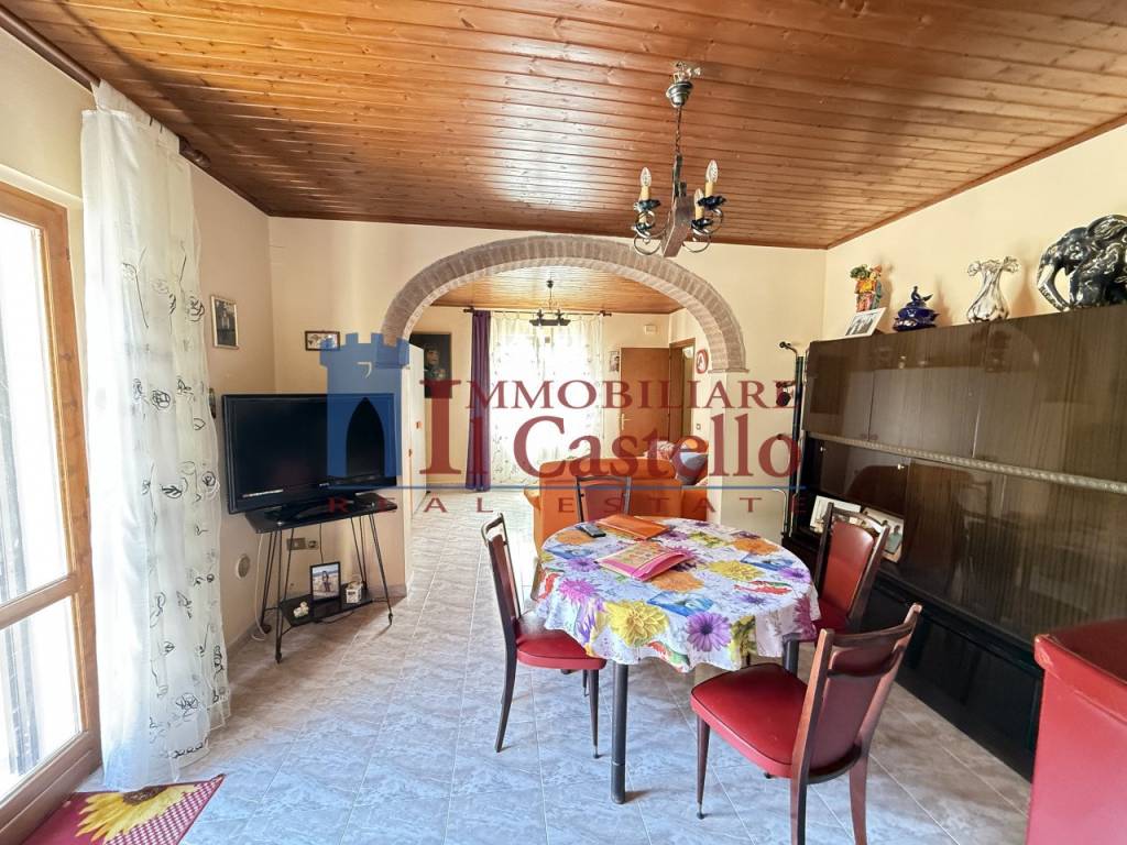 Casa indipendente a Castiglione del lago in Via Giovanni Verga - Foto 4