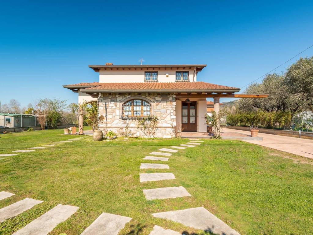 Villa a Pietrasanta in Via Del Lago, 70 - Foto 2
