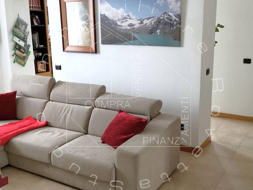 Appartamento a Jerago con orago in Via 25 Aprile, 17 - Foto 3