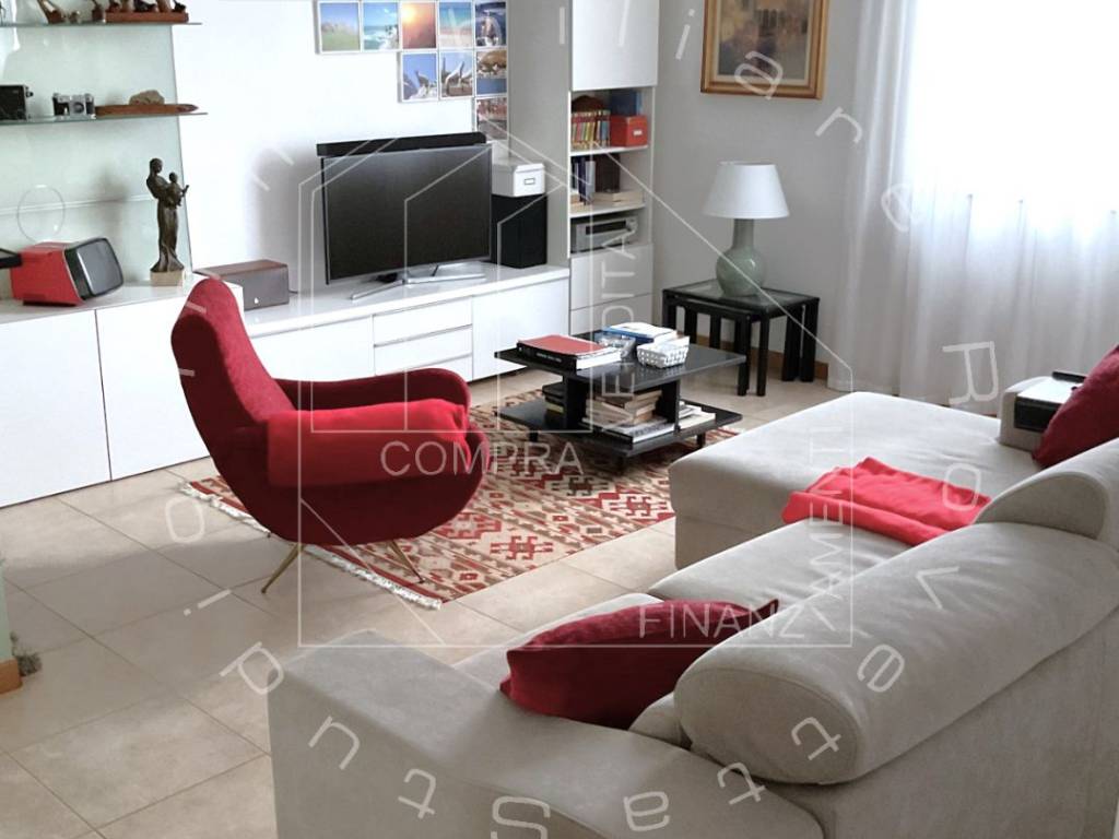 Appartamento a Jerago con orago in Via 25 Aprile, 17 - Foto 4