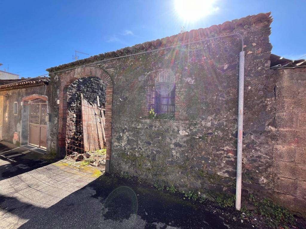 Rustico / casale a Nicolosi in Via Camillo Benso di Cavour, 36 - Foto 2