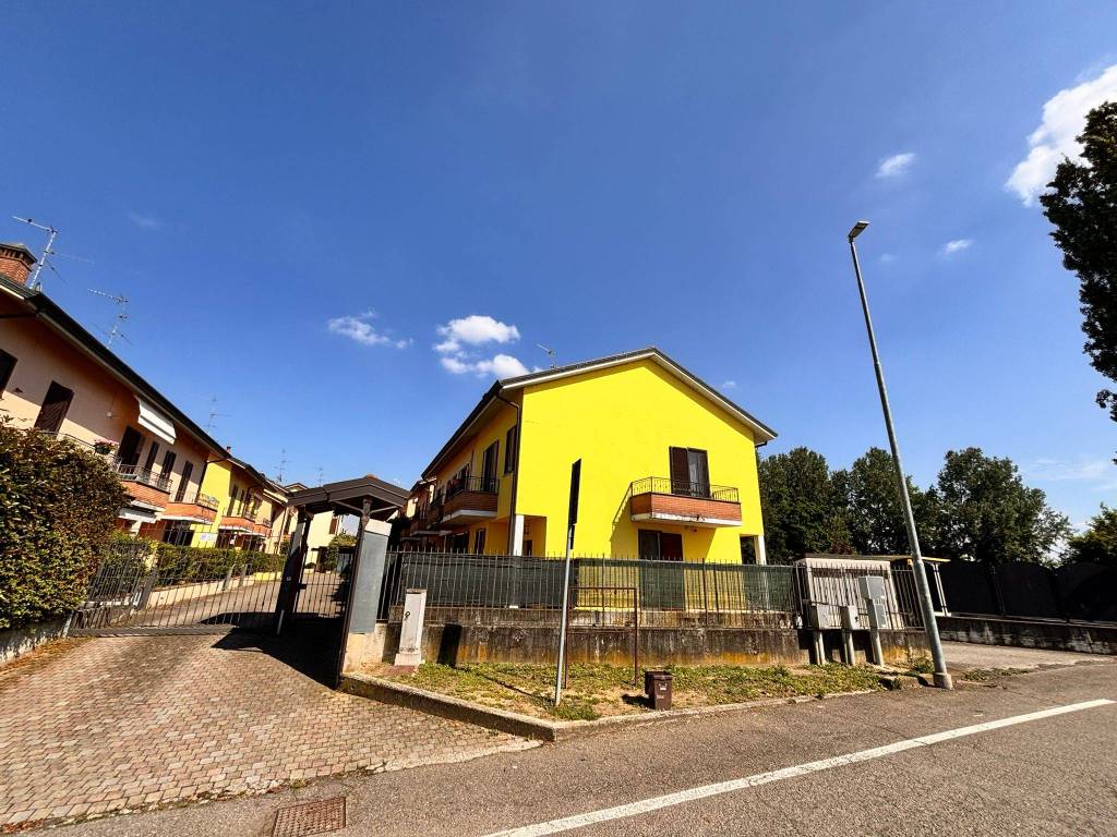 Villetta a schiera a Casalpusterlengo in Via Martiri Resistenza, 32 - Foto 2