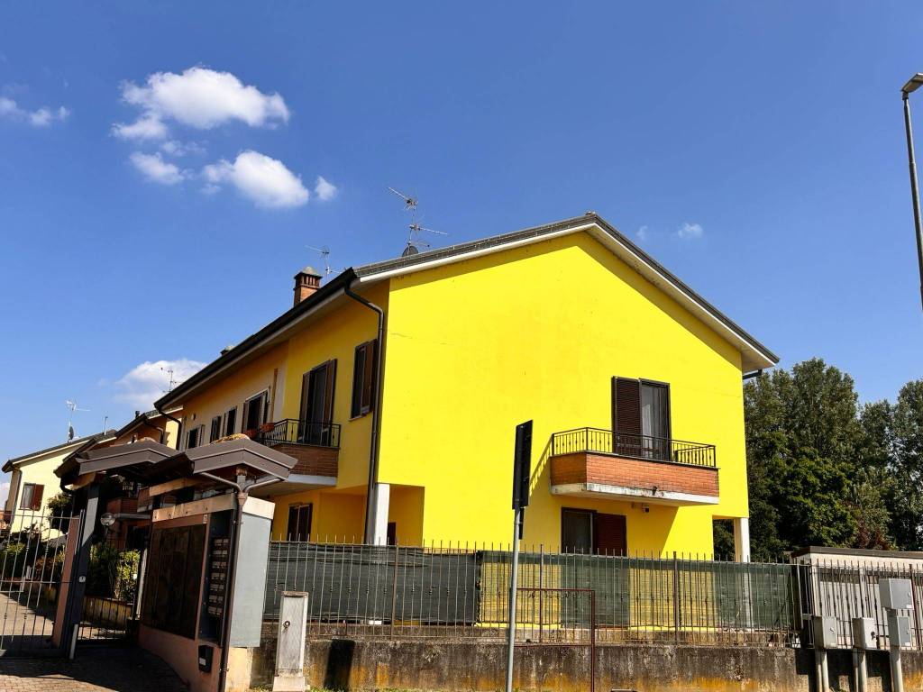 Villetta a schiera a Casalpusterlengo in Via Martiri Resistenza, 32 - Foto 3